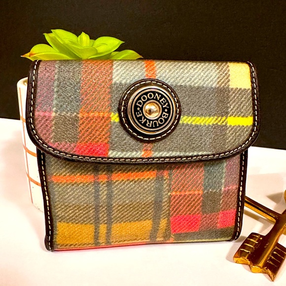 Vintage Dooney & Bourke Graffiti Leather Wallet- Like New - Picture 2 of 13